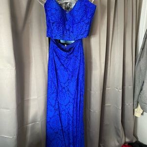 La femme Royal blue prom dress